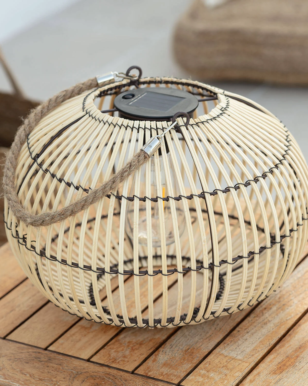 Lampada da Tavolo LED Solare Rattan Sirpur (2)