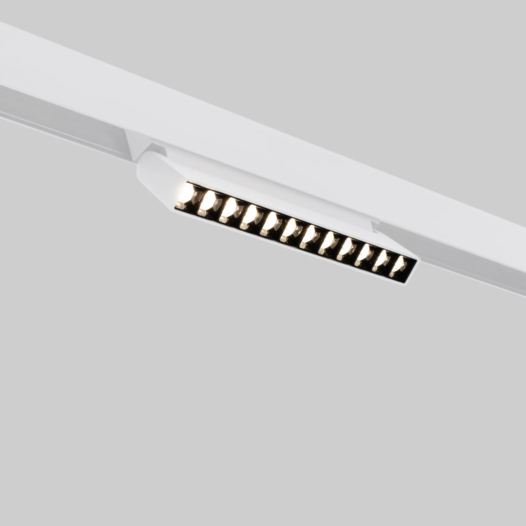 Faretto lineare orientabile per binario magnetico 48V 12W Chip Osram - De Sanctis Light and Design - immagine 9