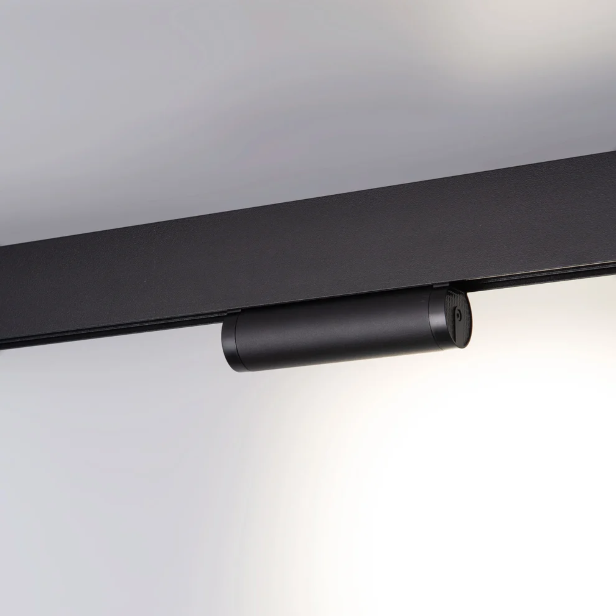 Faretto lineare orientabile per binario magnetico 48V - 6W- UGR 18 - De Sanctis Light and Design - immagine 4