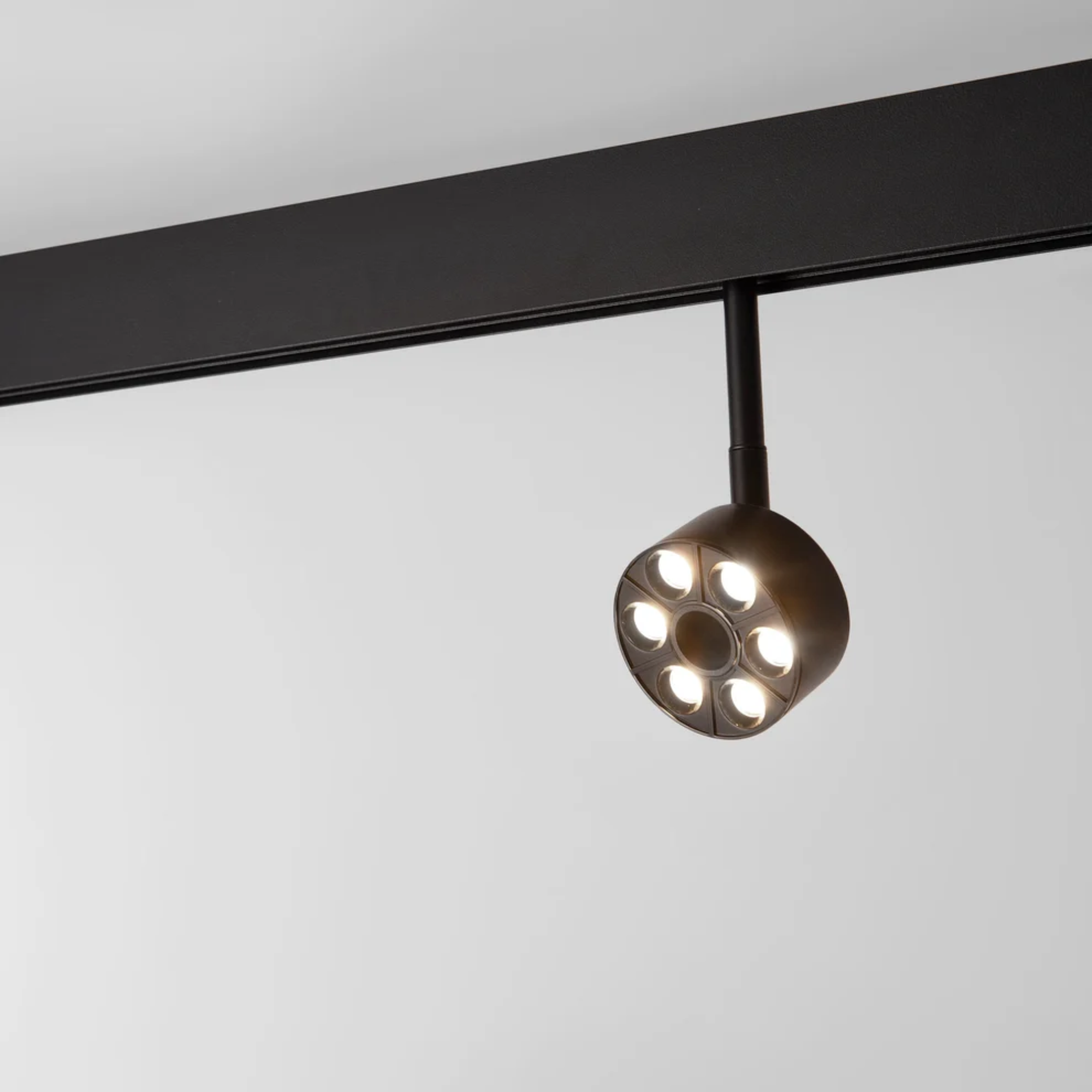Lampada circolare orientabile per binario magnetico 6W 48V - De Sanctis Light and Design - immagine 3