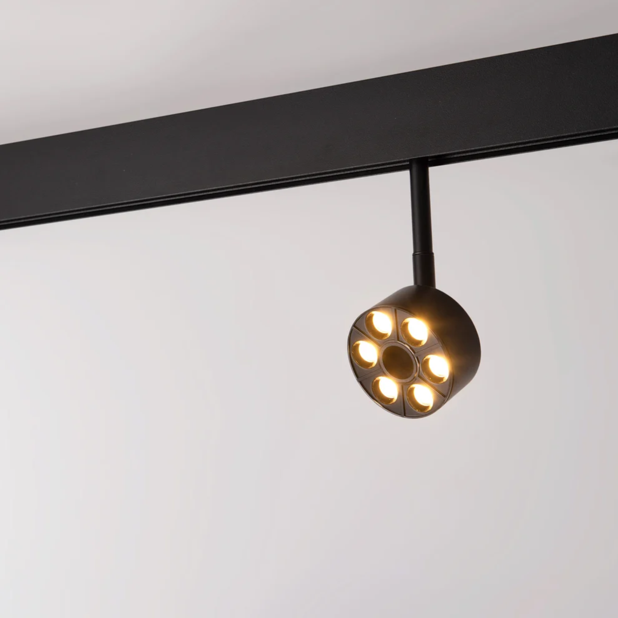 Lampada circolare orientabile per binario magnetico 6W 48V - De Sanctis Light and Design - immagine 5