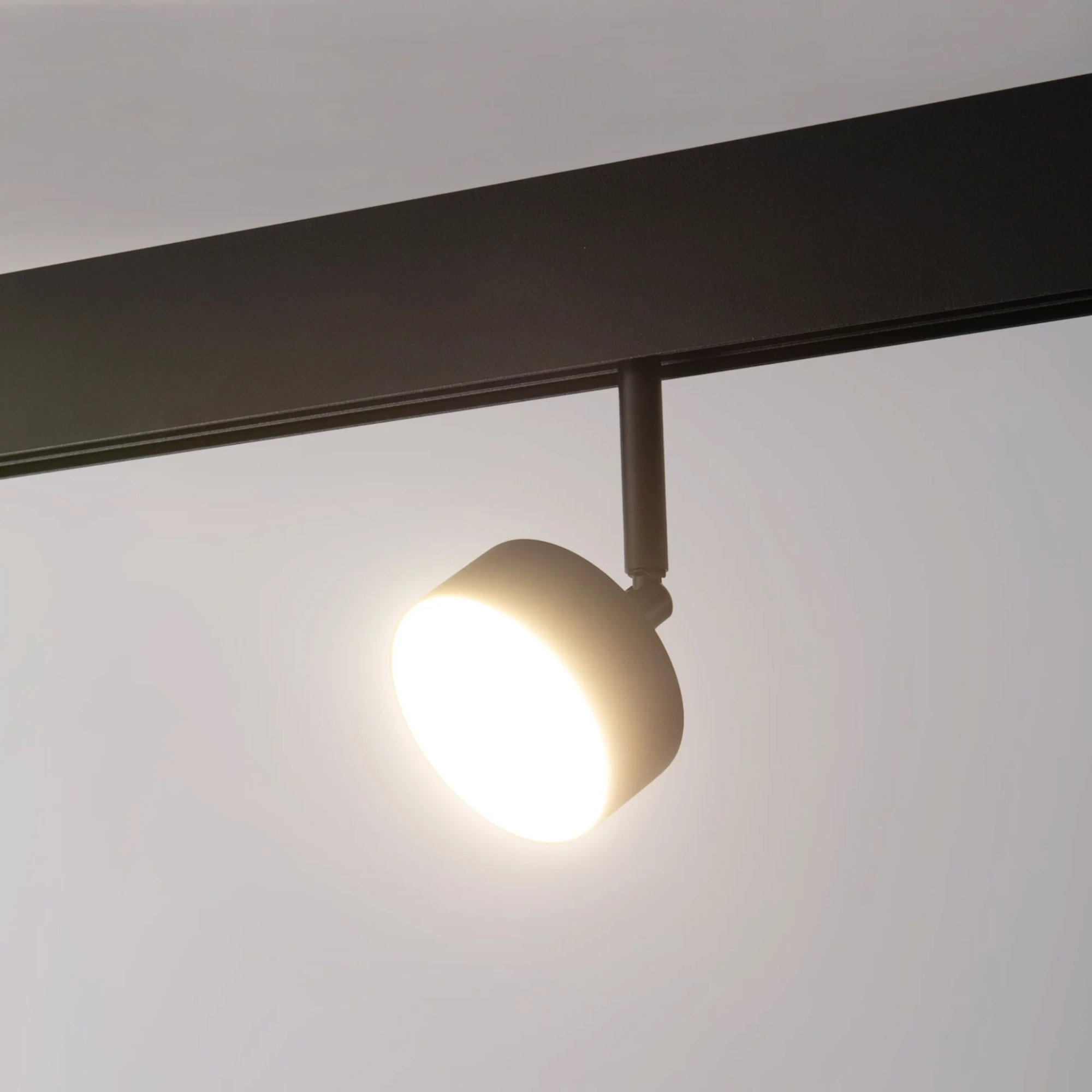 Lampada circolare orientabile per binario magnetico 9W 48V - De Sanctis Light and Design - immagine 8